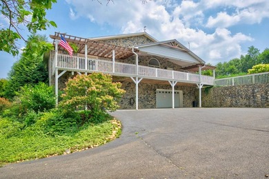 PRIVATE, GATED BLUE RIDGE MOUNTAIN ESTATE on 15.5 unrestricted - photo 15