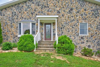 PRIVATE, GATED BLUE RIDGE MOUNTAIN ESTATE on 15.5 unrestricted - photo 17