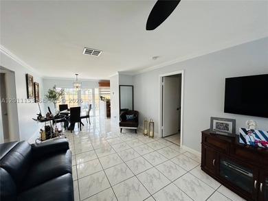 Welcome to this beautiful townhouse with 3 bedrooms and 2 - photo 5