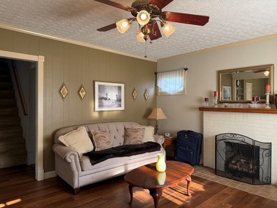 Charming updated traditional style home conveniently located in - photo 2
