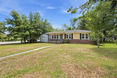 This 1,220-square-foot home in Beaufort offers a rare - photo 2