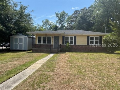 This 1,220-square-foot home in Beaufort offers a rare - photo 4