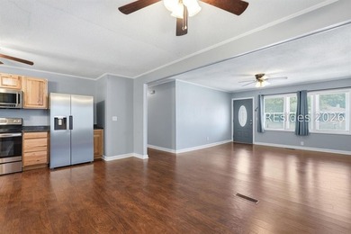 This 1,220-square-foot home in Beaufort offers a rare - photo 7