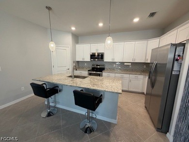 Beautiful 4BR/3BA Trevi Model Home! This stunning home features - photo 5
