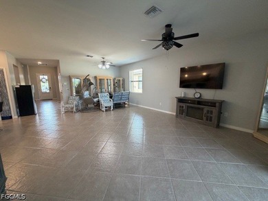 Beautiful 4BR/3BA Trevi Model Home! This stunning home features - photo 7