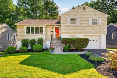 Nestled on a quiet cul-de-sac in Mamaroneck's sought-after - photo 1