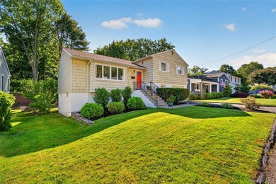 Nestled on a quiet cul-de-sac in Mamaroneck's sought-after - photo 2