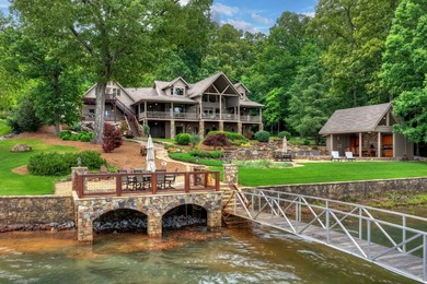 LAKE BLUE RIDGE AT IT'S FINEST! This 5-bedroom, 5.5-bath luxury - photo 16