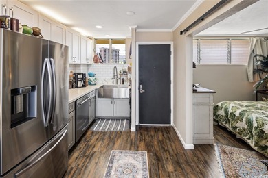 Live the ultimate Honolulu dream! Step into this ultra-sleek - photo 5