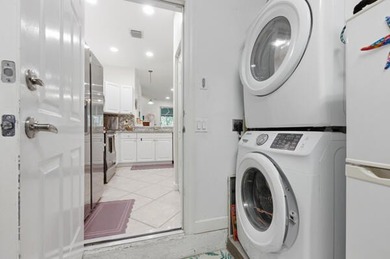 Welcome to Old Florida Bungalow Townhomes. A tastefully - photo 27