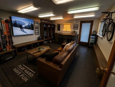 Backed by thousands of acres of pristine National Forest, this - photo 27