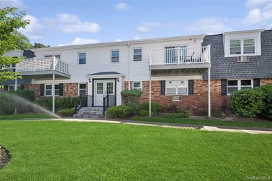Welcome to this beautifully updated & move-in ready first floor - photo 1