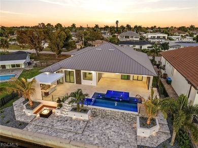 This stunning contemporary waterfront residence in Cape Coral - photo 3
