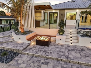 This stunning contemporary waterfront residence in Cape Coral - photo 4