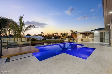 This stunning contemporary waterfront residence in Cape Coral - photo 7