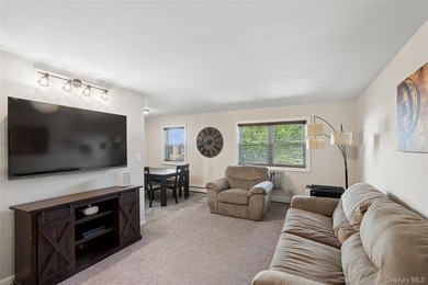 Welcome to this beautifully updated & move-in ready first floor - photo 8