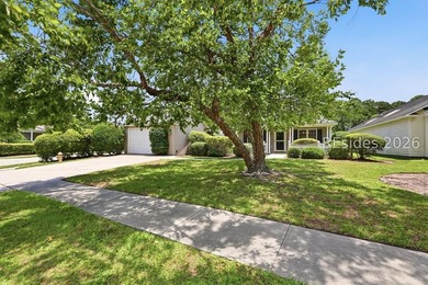 Charming 3-bedroom, 2-bath home tucked away at the back of a - photo 2