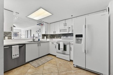 Stunning condo with desirable SE exposure, filling the space - photo 8