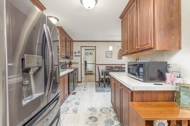 Nestled in the tranquil and gated community of Owens Mobile Park - photo 9
