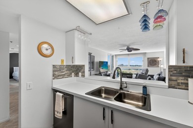 Stunning condo with desirable SE exposure, filling the space - photo 9