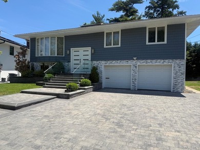 New to the market! Magnificent 6-bedroom, 3-full-bath home - photo 1