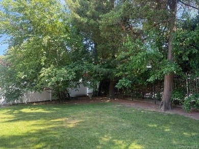 New to the market! Magnificent 6-bedroom, 3-full-bath home - photo 7