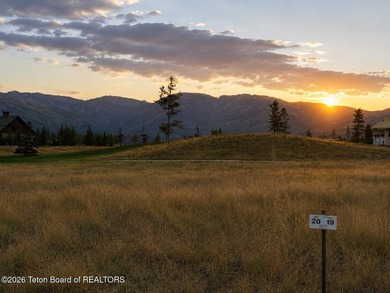 A resort-caliber retreat located on a 3/4 acre golf estate site - photo 15