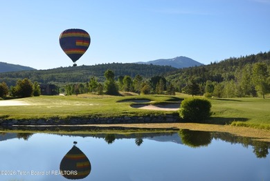 A resort-caliber retreat located on a 3/4 acre golf estate site - photo 19