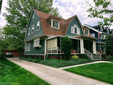 Prepare to be wowed! Homes like this don't come on the market - photo 4