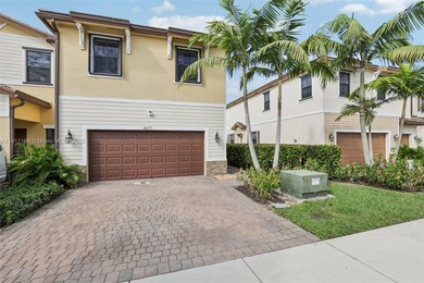 (private lake, pond, creek) Townhome/Townhouse Sale Pending in Davie Florida