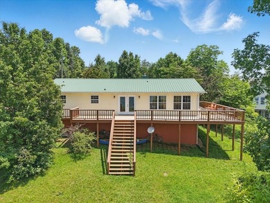 Douglas Lakefront home with gentle sloping property, incredible - photo 2