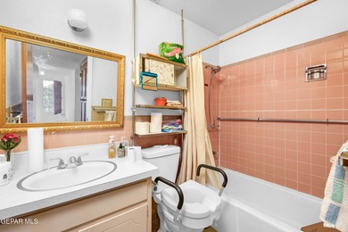 House has a seperate building at the back of the property that