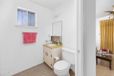 House has a seperate building at the back of the property that