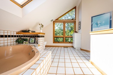 A beautiful home for all seasons! This stunning - photo 20