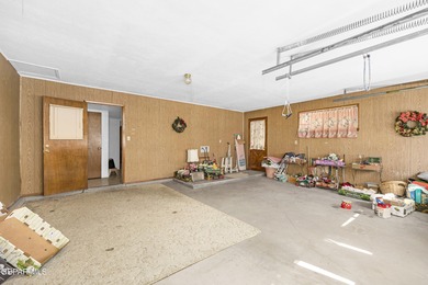 House has a seperate building at the back of the property that