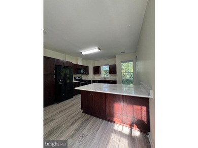 BEAUTIFUL AND SPACIOUS CONDO 2 BEDROOM 2 BATHROOM AND A DEN. NEW - photo 2