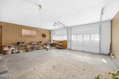 House has a seperate building at the back of the property that