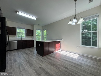 BEAUTIFUL AND SPACIOUS CONDO 2 BEDROOM 2 BATHROOM AND A DEN. NEW - photo 3