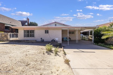 House has a seperate building at the back of the property that