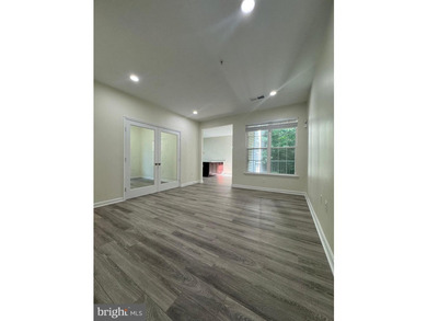 BEAUTIFUL AND SPACIOUS CONDO 2 BEDROOM 2 BATHROOM AND A DEN. NEW - photo 5