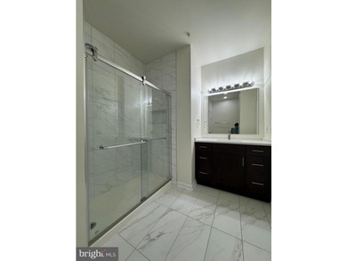 BEAUTIFUL AND SPACIOUS CONDO 2 BEDROOM 2 BATHROOM AND A DEN. NEW - photo 7