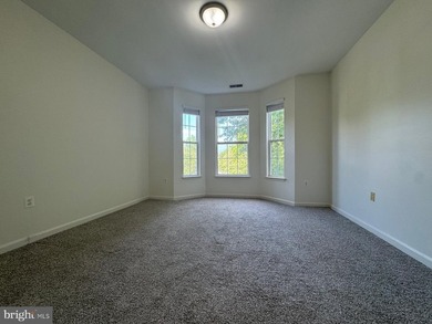 BEAUTIFUL AND SPACIOUS CONDO 2 BEDROOM 2 BATHROOM AND A DEN. NEW - photo 8
