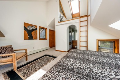 A beautiful home for all seasons! This stunning - photo 29