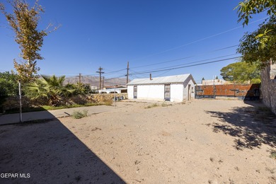 House has a seperate building at the back of the property that