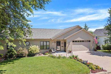 Meticulous and beautifully cared for! 329 2nd street is set and - photo 1