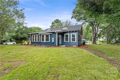 Built in 1921, this classic Gordonston Craftsman has been - photo 38