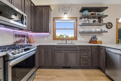 Meticulous and beautifully cared for! 329 2nd street is set and - photo 9