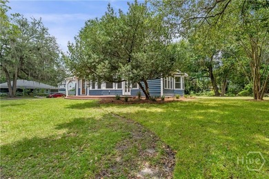 Built in 1921, this classic Gordonston Craftsman has been - photo 44
