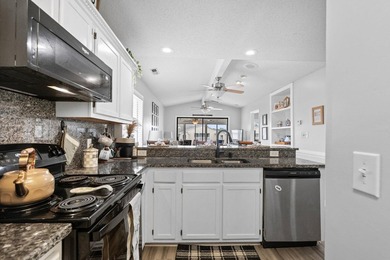 End-unit 2BR/2BA condo located in a gated Intracoastal Waterway - photo 7