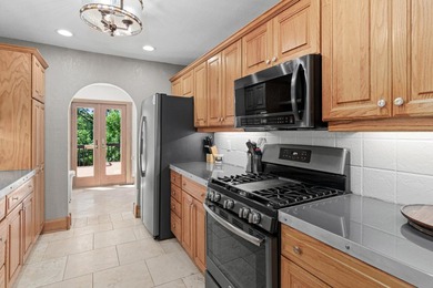 Situated on over an acre of land with views of the Mississippi - photo 15